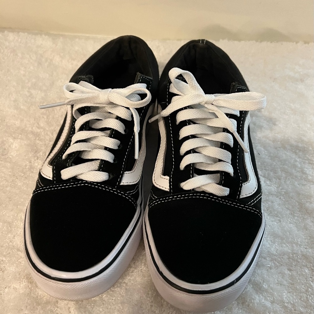 Vans - Picture 2 of 7